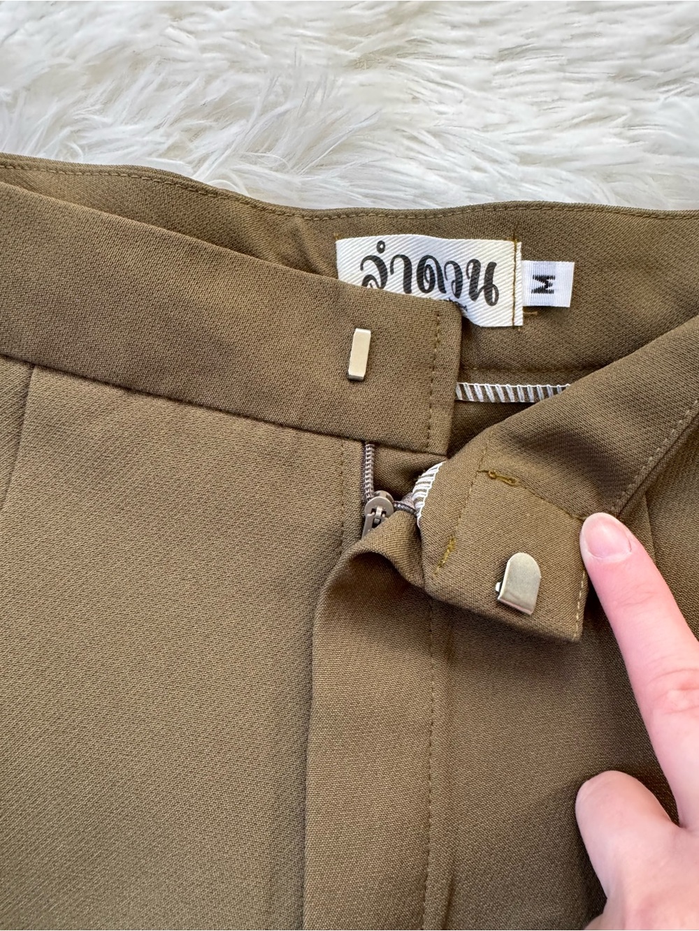 Tailored dark olive green high waist pleated shorts size 27” waist/6 - Picture 3 of 8